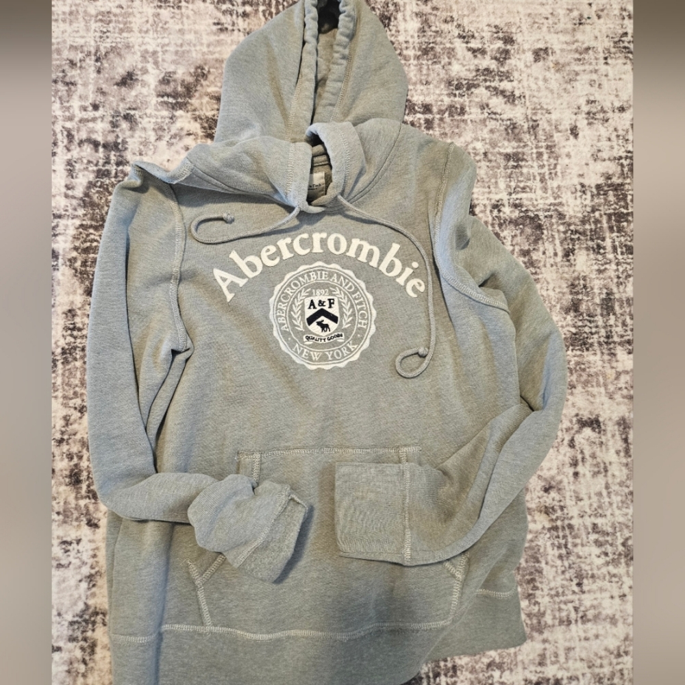Abercrombie  and Fitch lightweight sweatshirt 🫎🩶size M